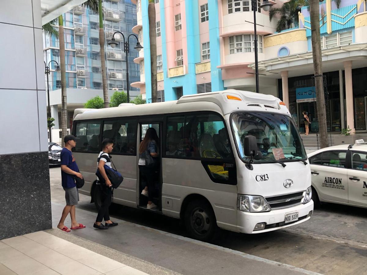 Robles' Unit At 81 Newport Boulevard 마닐라 외부 사진